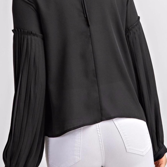 *NEW* BLACK SOLID PLEATED SLEEVE BLOUSE - Picture 2 of 4